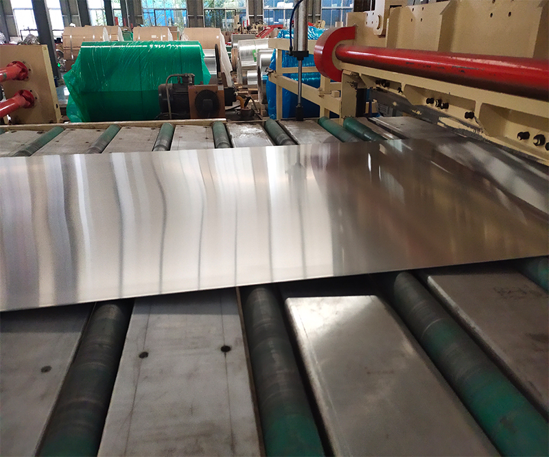 开平铝板作为一种多功能的材料在建筑交通运输家电和工业等领域都有广泛应用